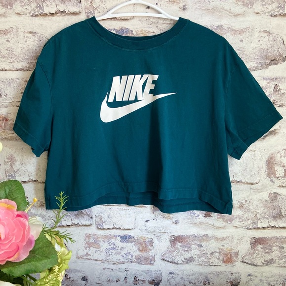 Nike Tops - Women's The Nike Tee in Size Large